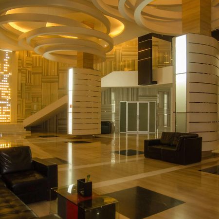 Royal Suite Condotel Medan Extérieur photo