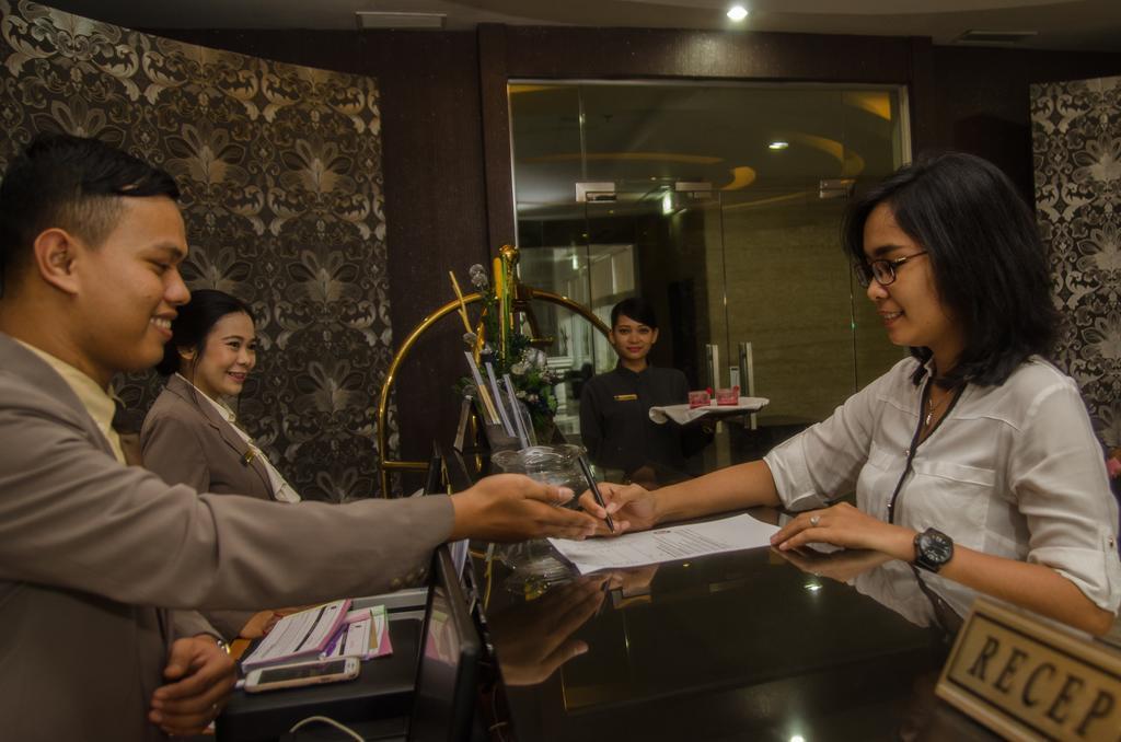 Royal Suite Condotel Medan Extérieur photo
