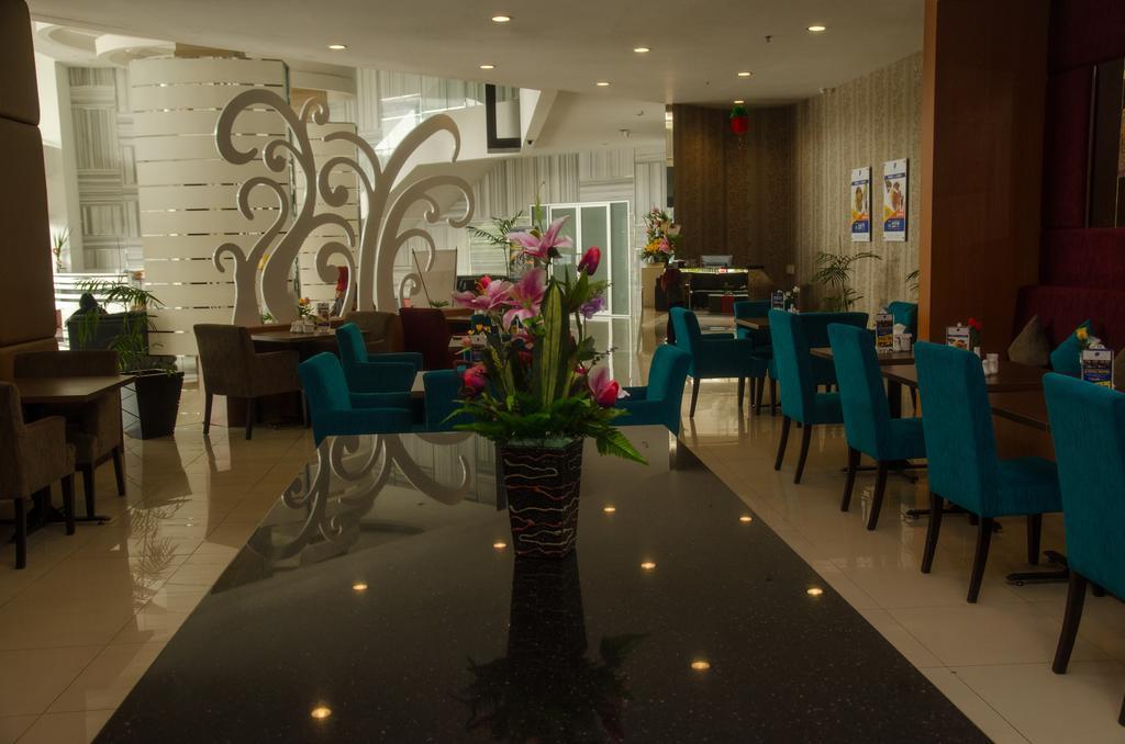 Royal Suite Condotel Medan Extérieur photo