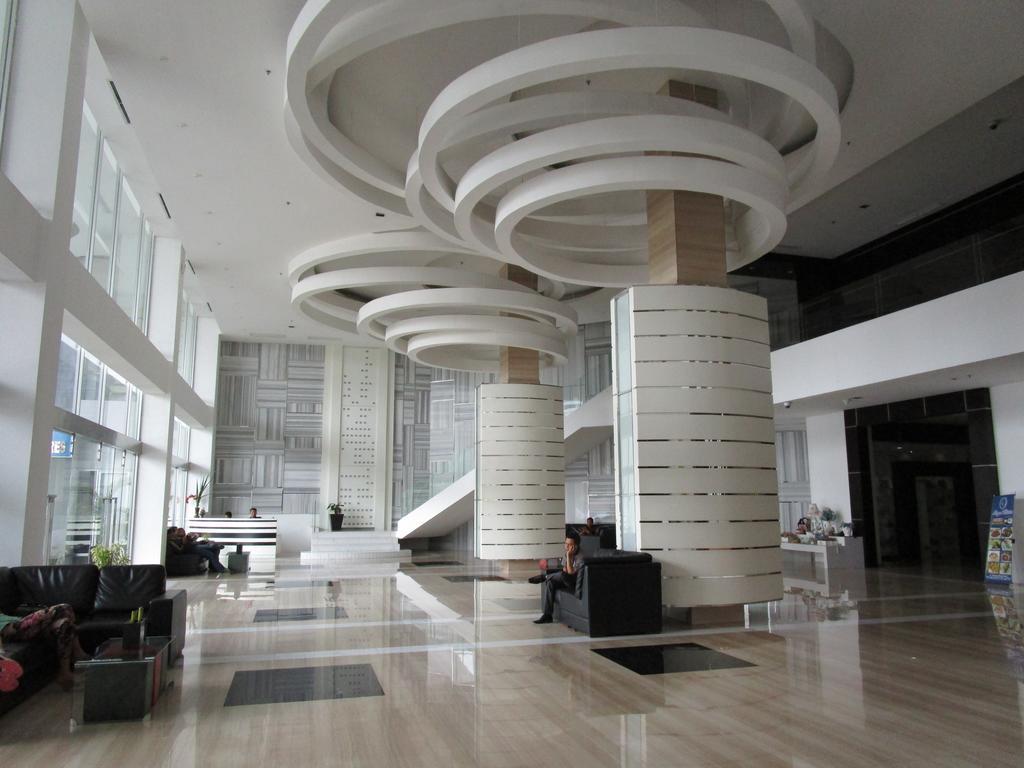 Royal Suite Condotel Medan Extérieur photo