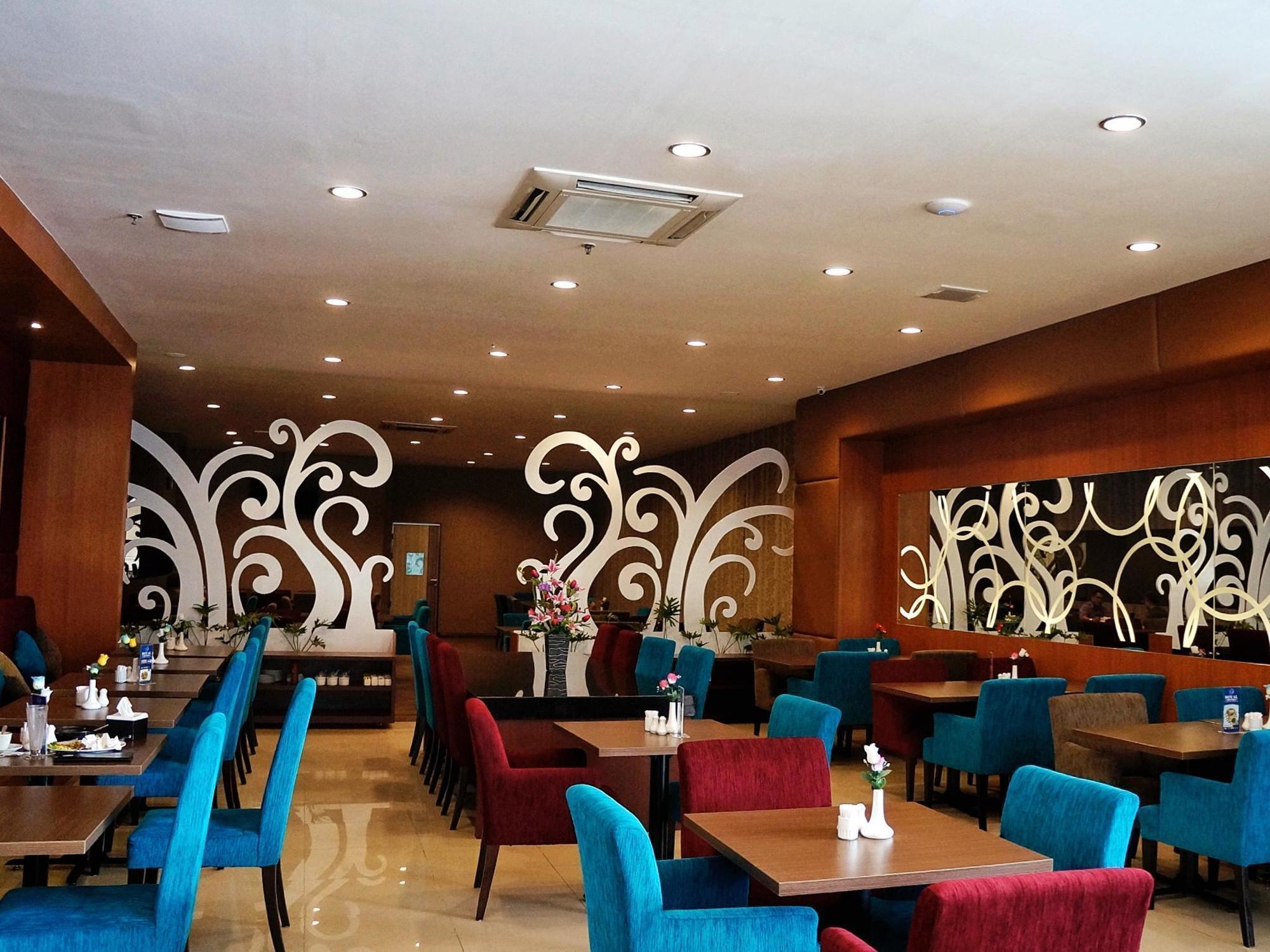 Royal Suite Condotel Medan Extérieur photo
