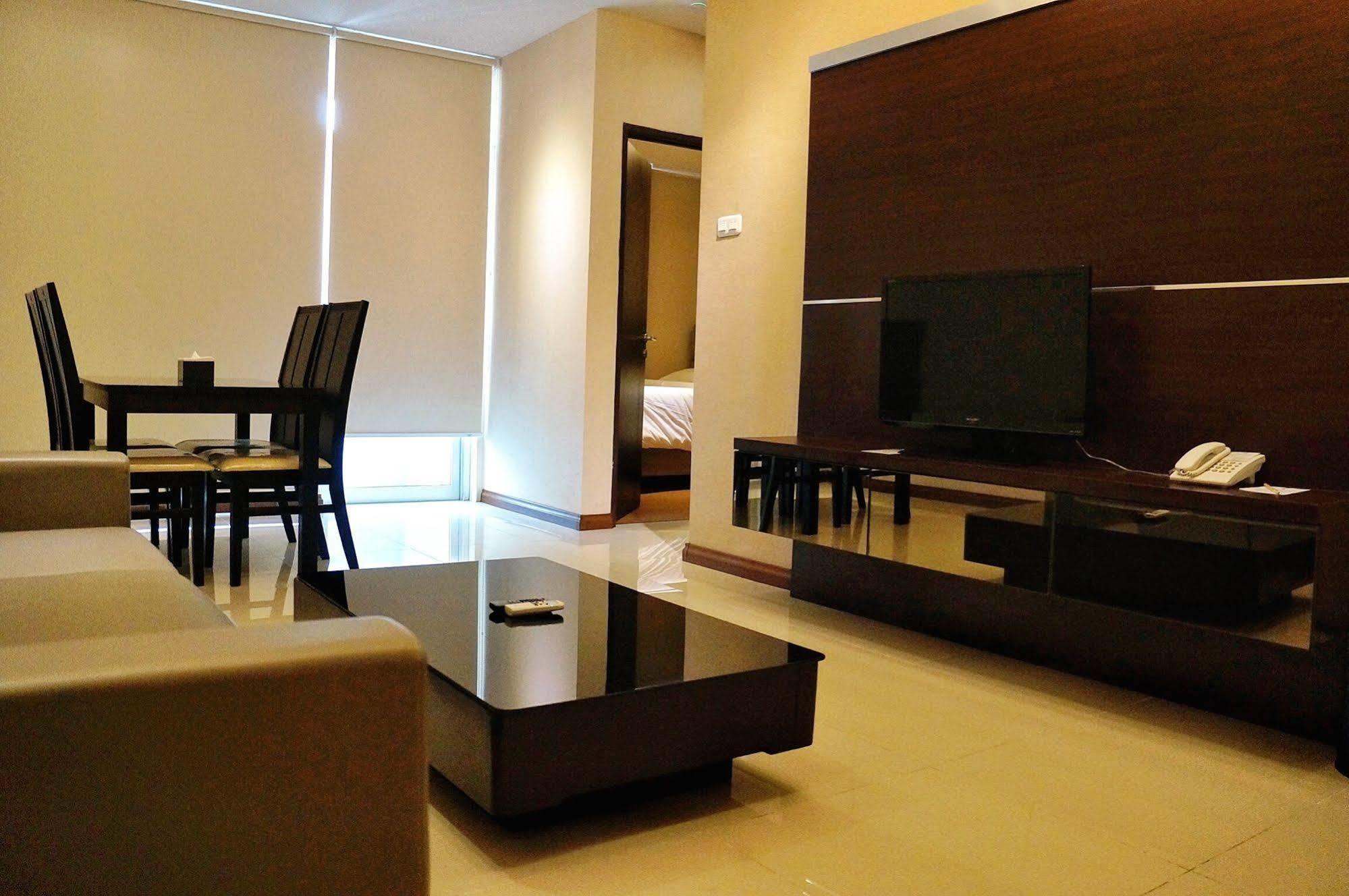 Royal Suite Condotel Medan Extérieur photo