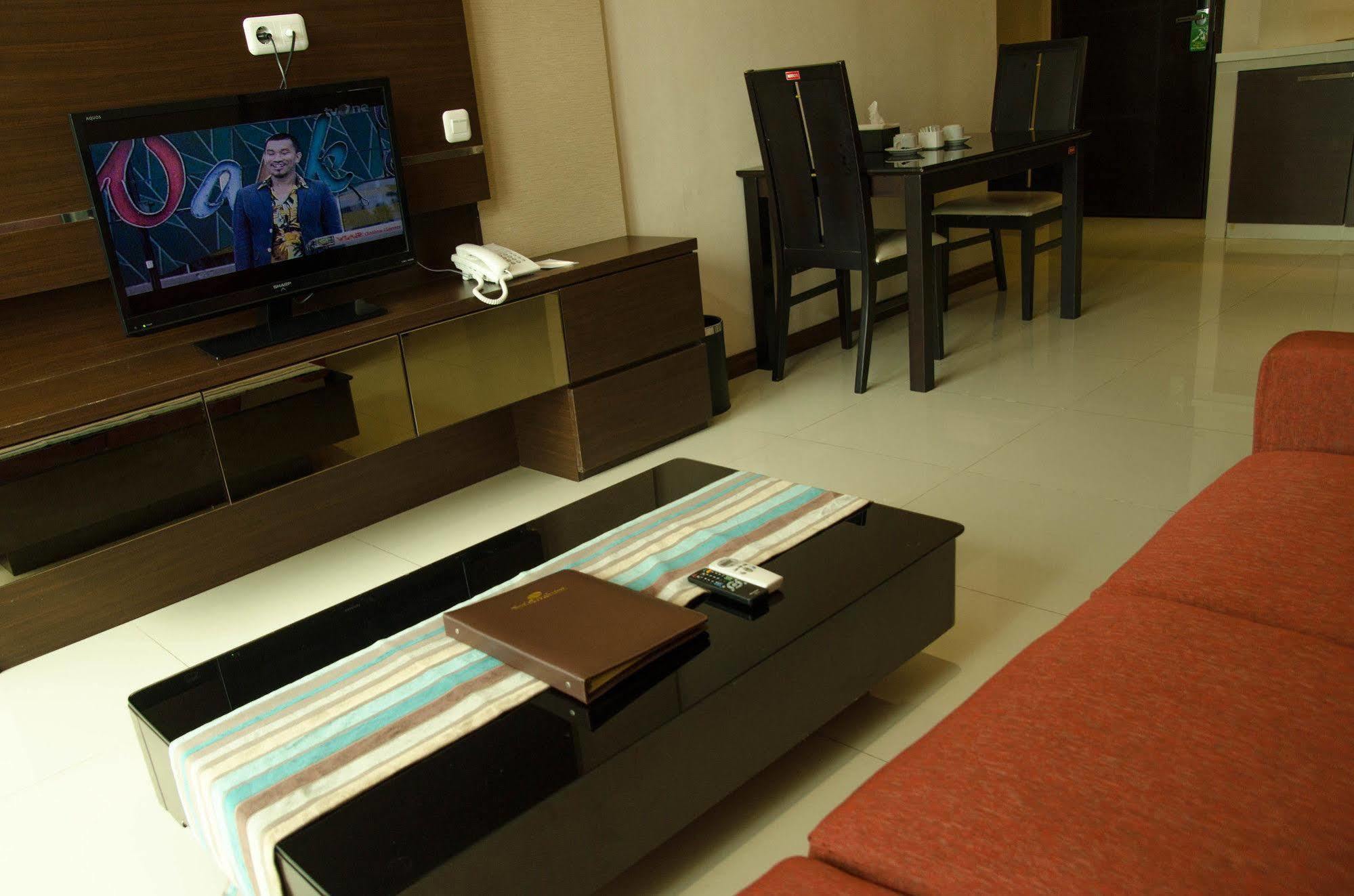 Royal Suite Condotel Medan Extérieur photo