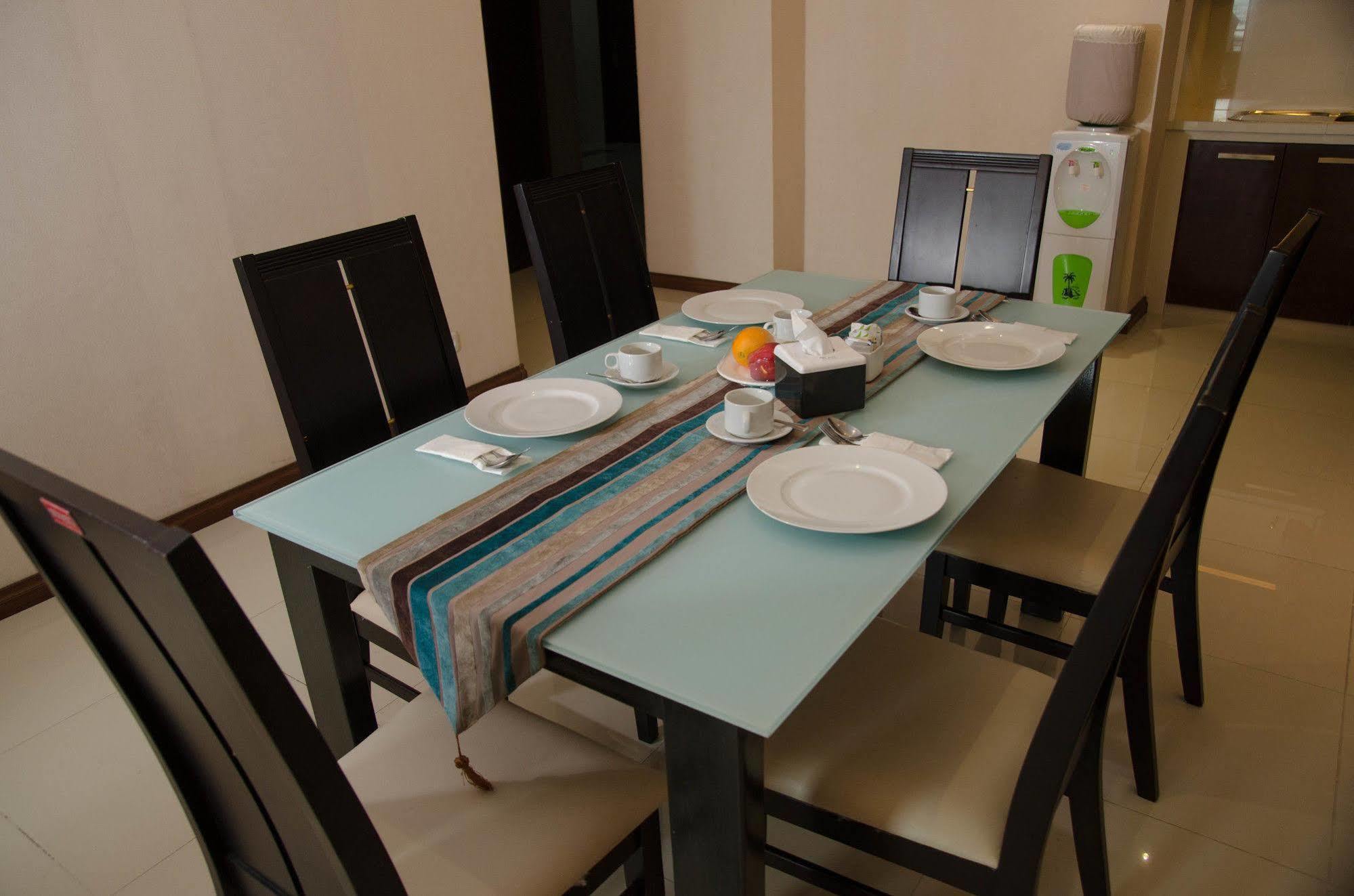 Royal Suite Condotel Medan Extérieur photo
